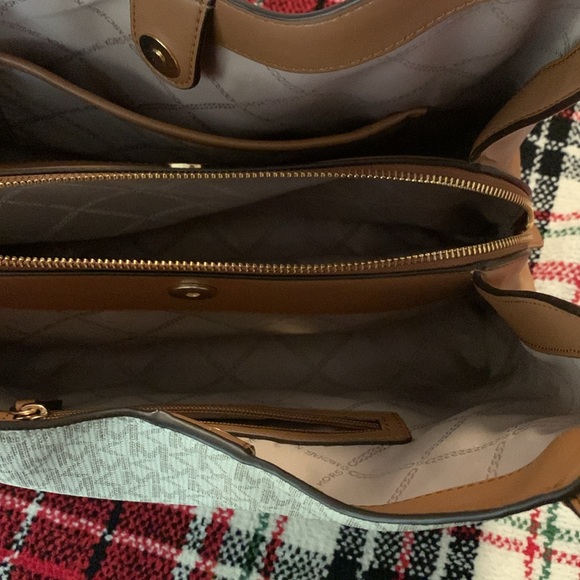 Brand new - Michael Kors leather and canvas bag. - Picture 4 of 5